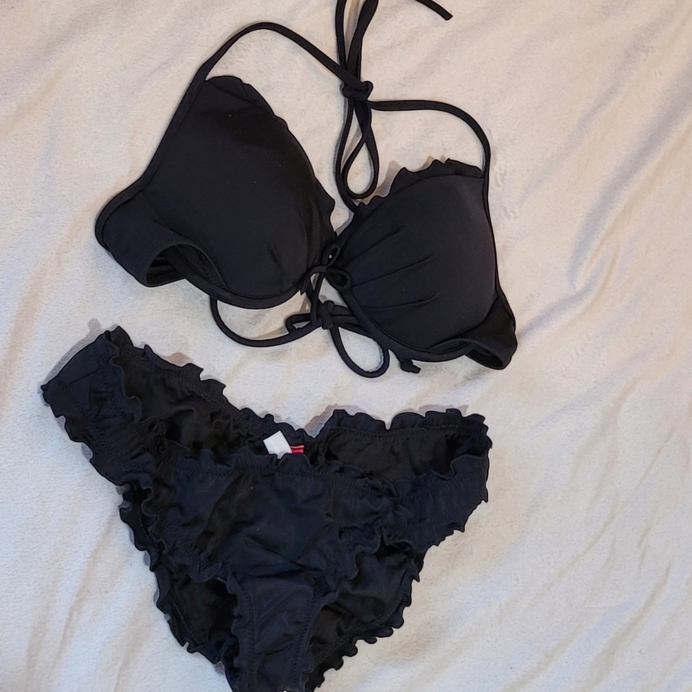 CUTE RARE VICTORIAS SECRET BLACK RUFFLE BIKINI SET - Picture 9 of 12